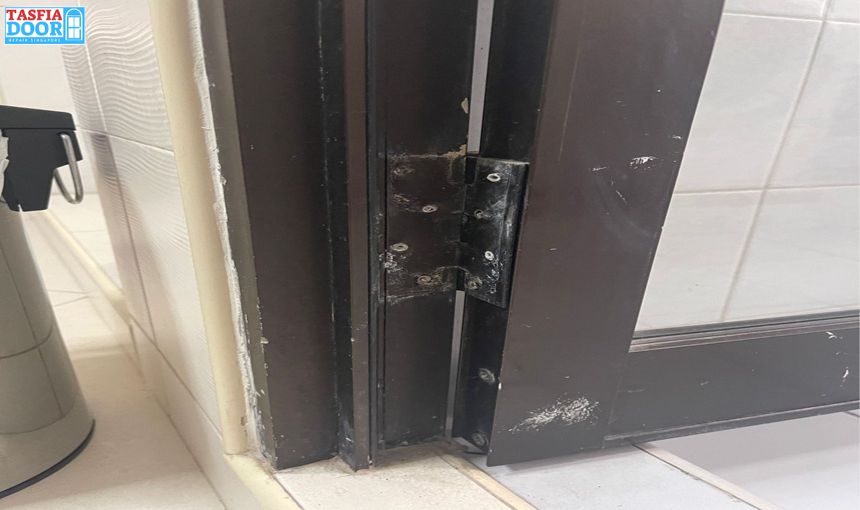 Admin/Blog/Details/Aluminum Door Hinge Repair & Replacement Service Singapore.jpg